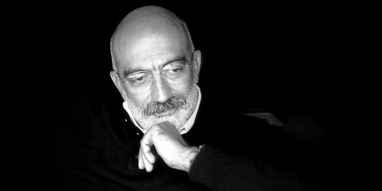 raw_kendi-kaderini-yazan-romanci_578384689